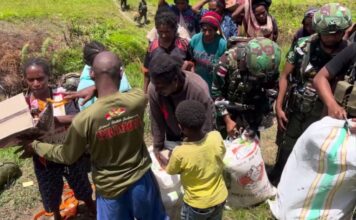 Melalui Metode Airdrop, Bantuan Kemanusiaan TNI – Polri Bantu Masyarakat Kiwirok Keluar Dari Kesulitan