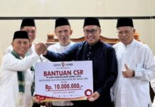 Safari Ramadhan di Kumun Mudik, Wali Kota Alfin Serahkan CSR Rp 10 juta Untuk Pembangunan Masjid