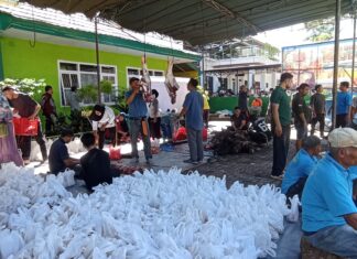 Semangat Berbagi di Hari Raya Idul Adha, Kemenag Rejang Lebong Bagikan Ribuan Bungkus Daging Kurban