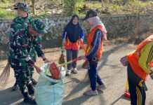 Gerakan Radin Inten Asri Dimulai, Pangdam XXI/Radin Inten Pimpin Aksi Bersih-bersih Danau Talang Kering Bersama TNI-Polri dan Masyarakat