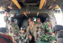 Perintah Presiden Dijalankan, Tim Alfa TNI Terjun dari Udara Padamkan Bara Karhutla Way Kambas