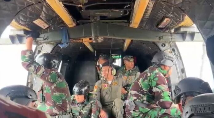 Perintah Presiden Dijalankan, Tim Alfa TNI Terjun dari Udara Padamkan Bara Karhutla Way Kambas