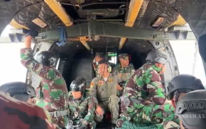 Perintah Presiden Dijalankan, Tim Alfa TNI Terjun dari Udara Padamkan Bara Karhutla Way Kambas