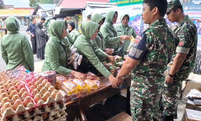 Bazar Pasar Murah Meriahkan HUT TNI ke-81, Kodim 0409/Rejang Lebong Hadirkan Kebutuhan Pokok Harga Terjangkau