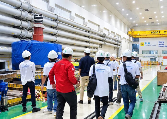 Dari Ruang Redaksi ke Jantung PLTA, Merawat Cerita untuk Energi Bersih