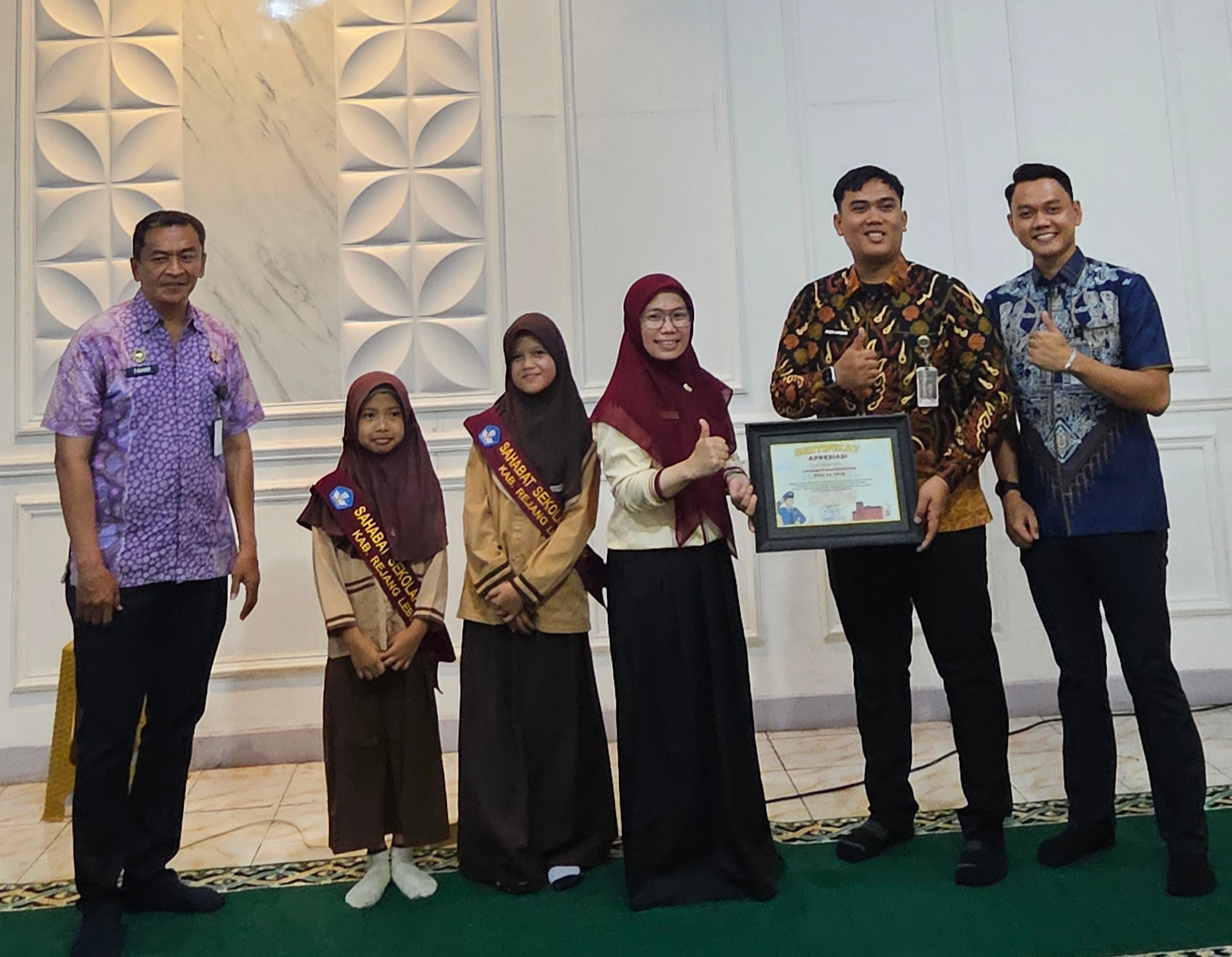 Belajar Kemanusiaan dari Balik Jeruji, Puluhan Siswa SDN 7 Rejang Lebong Outing Class ke Lapas Curup 2 Belajar Kemanusiaan dari Balik Jeruji, Puluhan Siswa SDN 7 Rejang Lebong Outing Class ke Lapas Curup 1
