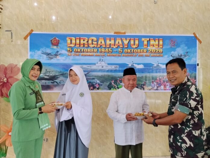 Maknai HUT TNI ke-81, Kodim 0409/Rejang Lebong Rajut Kebersamaan Bersama Santri dan Veteran